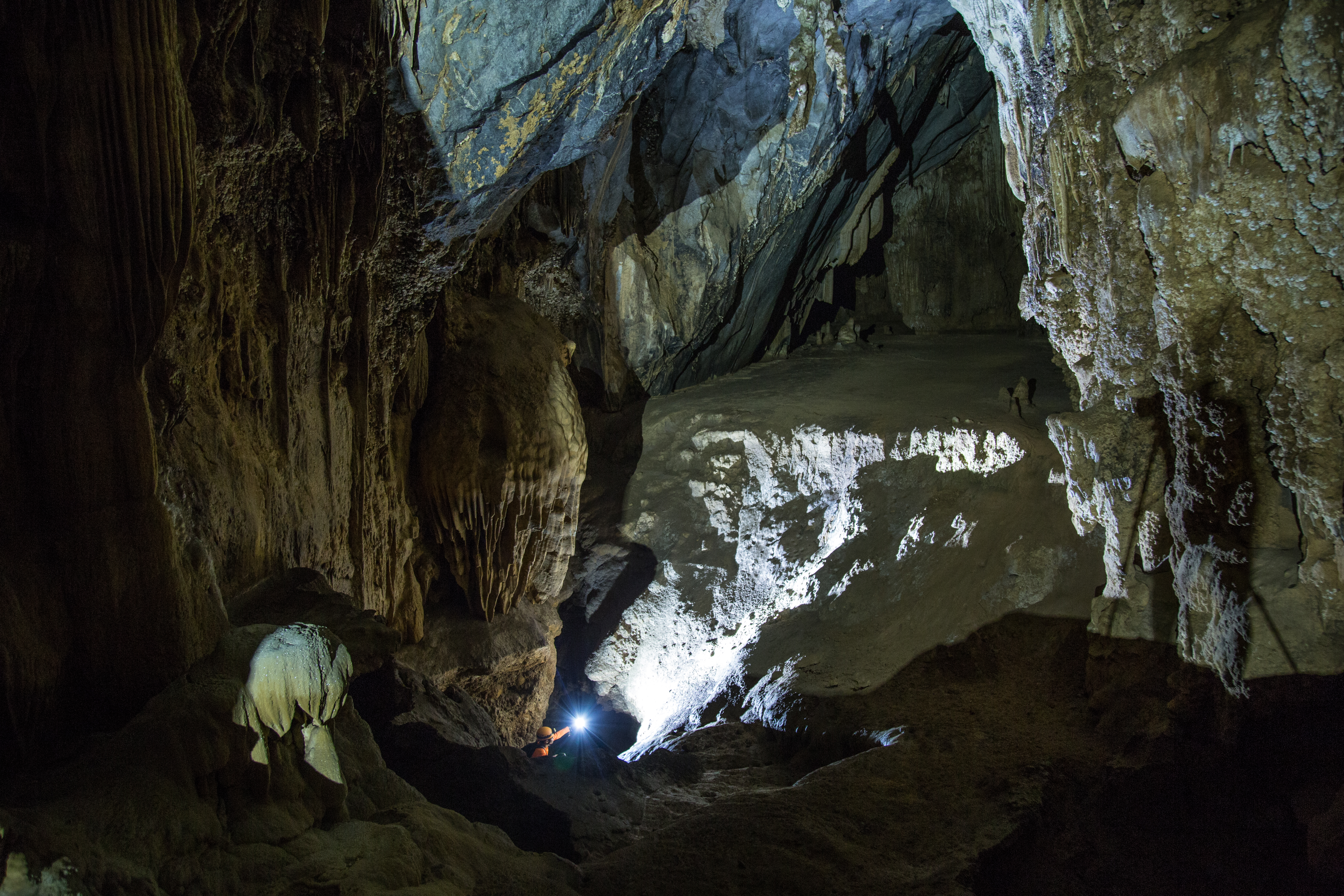 Tour khám phá hang Voi và thung lũng Ma Đa 1 Ngày